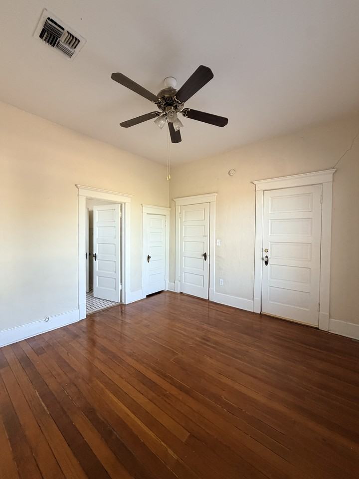 916 N 8th St #1 - Photo 4 of 23