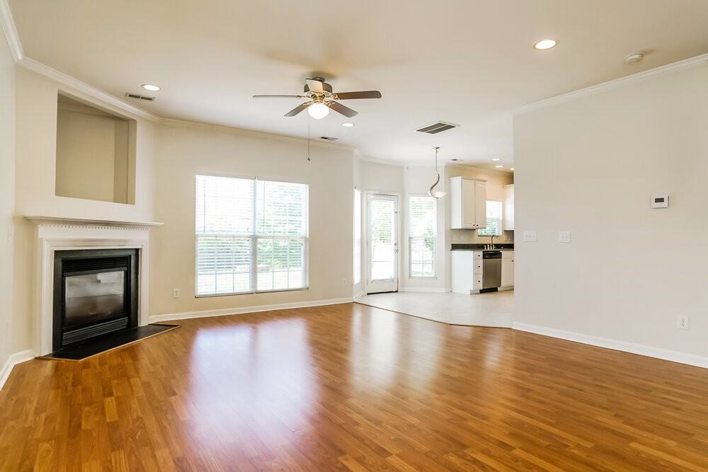 813 Stackhurst Way - Photo 5 of 17