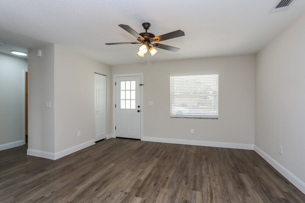 1038 Bridlewood Way - Photo 3 of 16