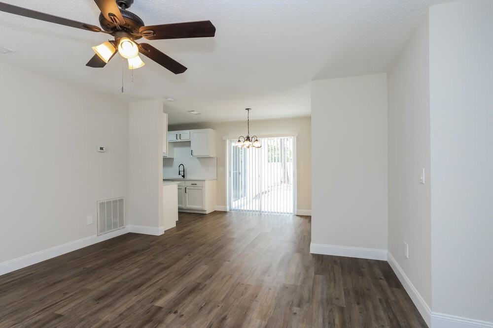 1038 Bridlewood Way - Photo 4 of 16