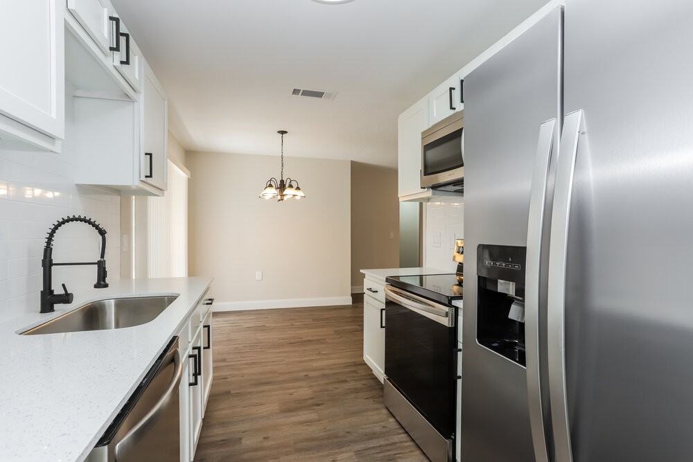 1038 Bridlewood Way - Photo 6 of 16