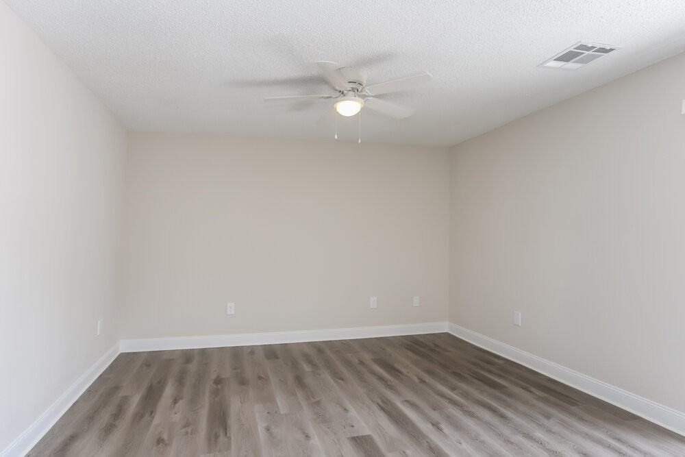 1038 Bridlewood Way - Photo 7 of 16