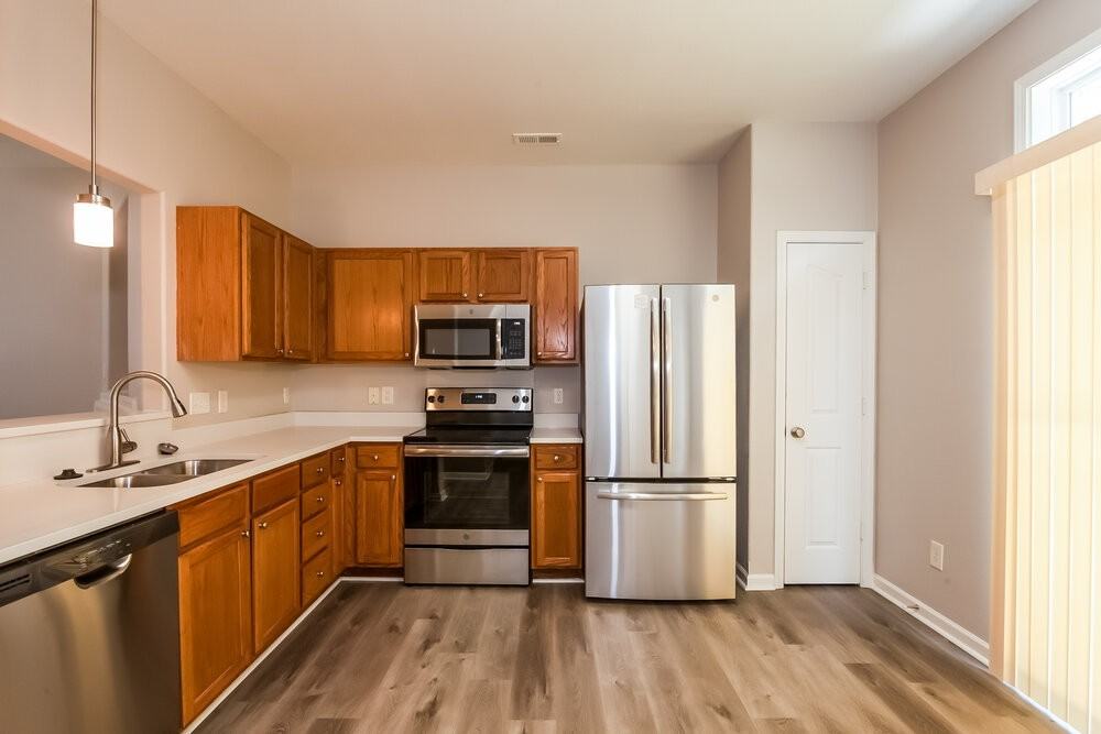 2643 Oasis Ln - Photo 7 of 17