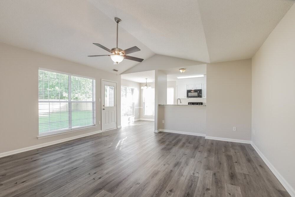 4201 Swan Sea Ct - Photo 5 of 16