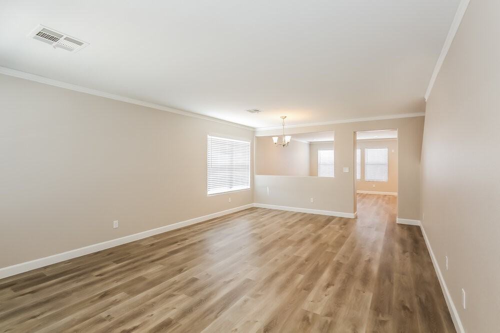 326 Hopedale Ave - Photo 5 of 17