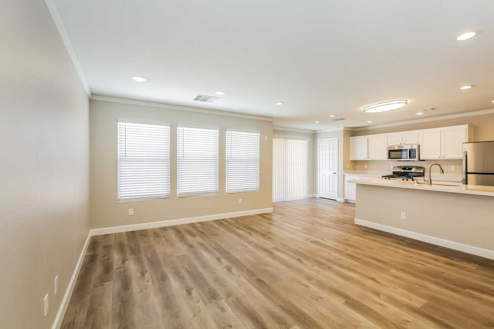326 Hopedale Ave - Photo 6 of 17