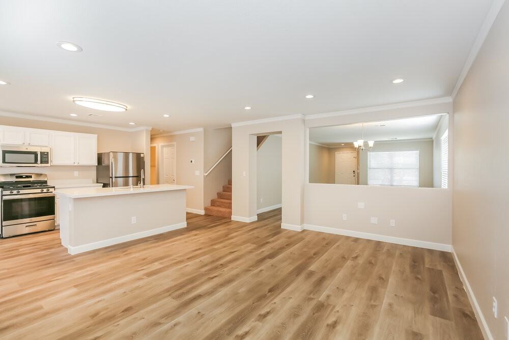 326 Hopedale Ave - Photo 7 of 17