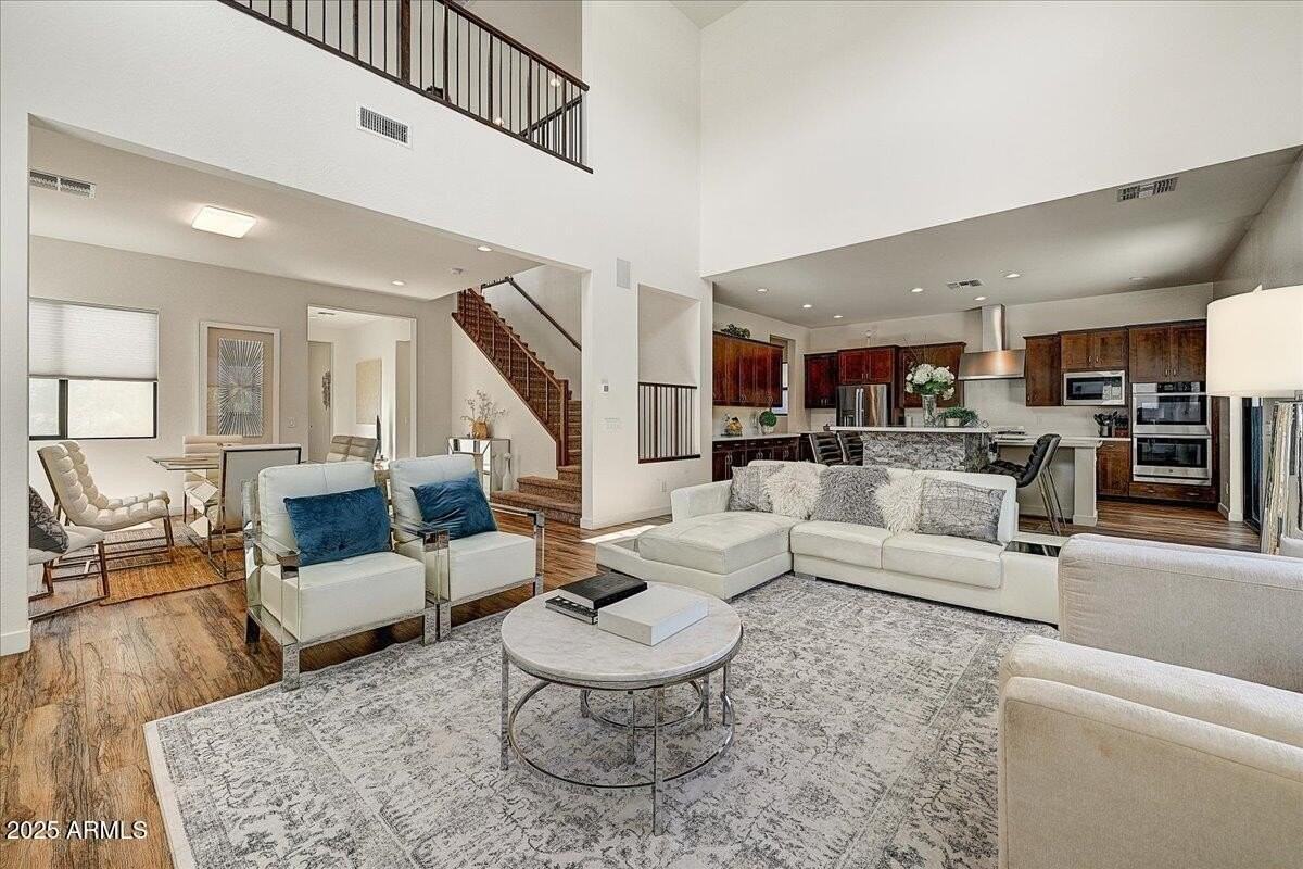 829 E Monte Way - Photo 4 of 45