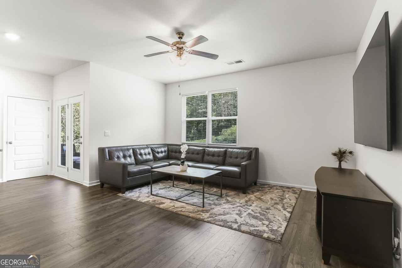 3688 Chevington Ct Se - Photo 4 of 24