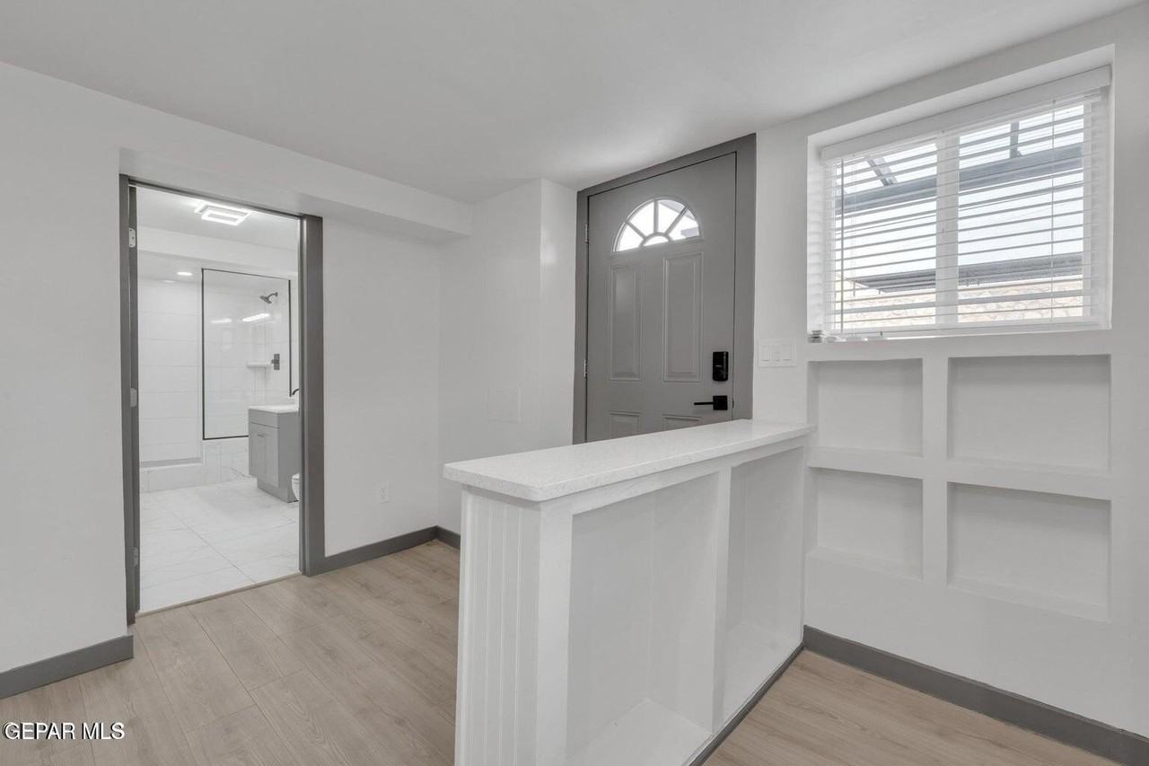 2402 N Kansas St #B - Photo 5 of 24