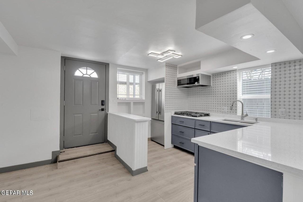2402 N Kansas St #B - Photo 6 of 24