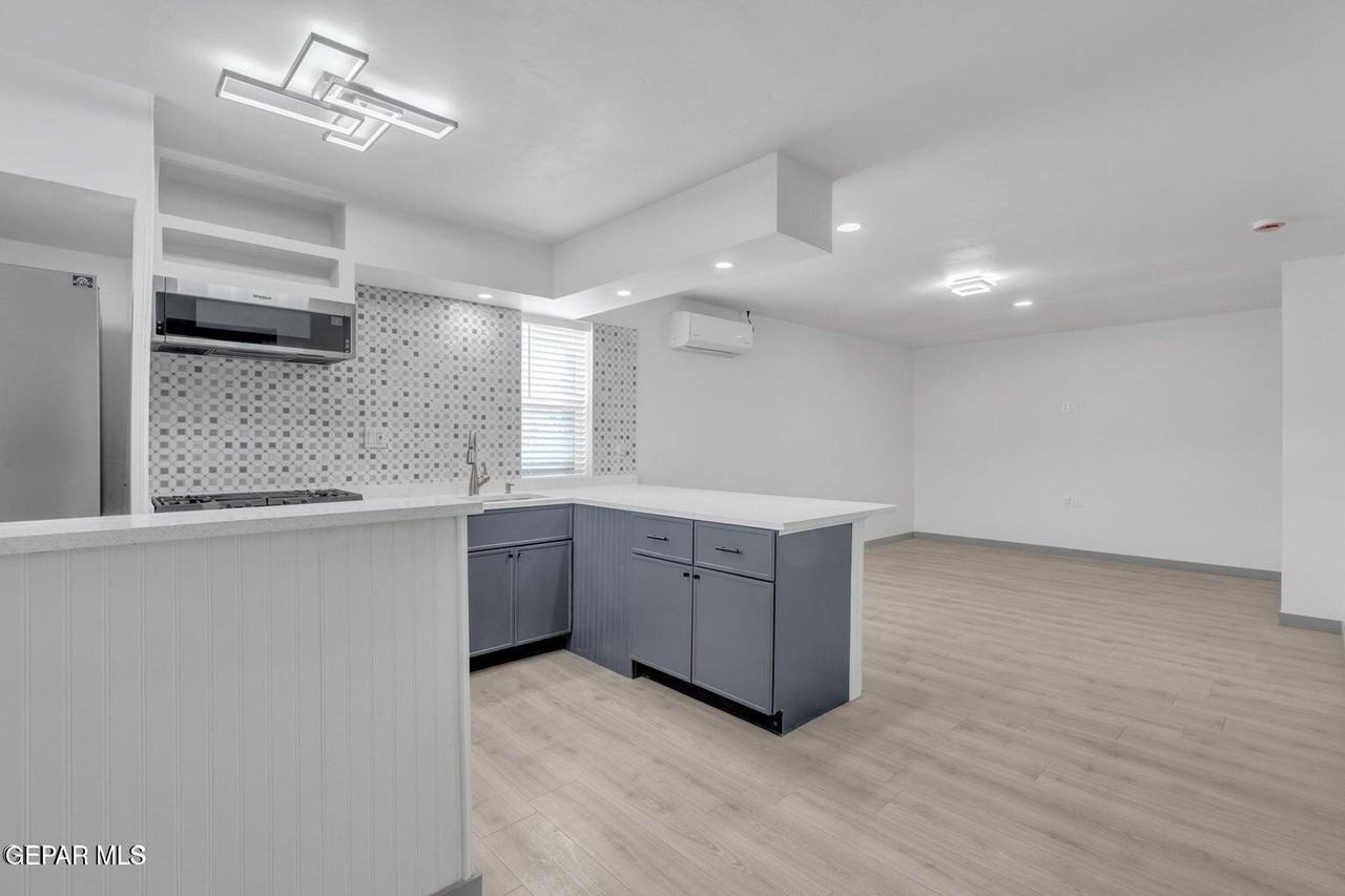 2402 N Kansas St #B - Photo 7 of 24