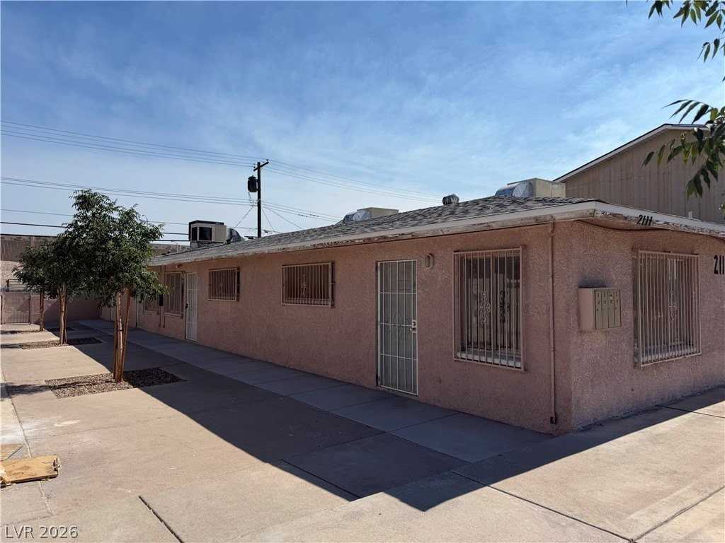 2111 Stewart Ave #B - Photo 2 of 27