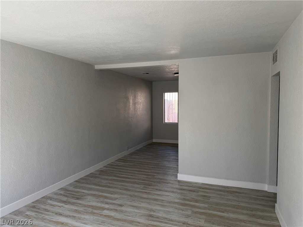 2111 Stewart Ave #B - Photo 5 of 27