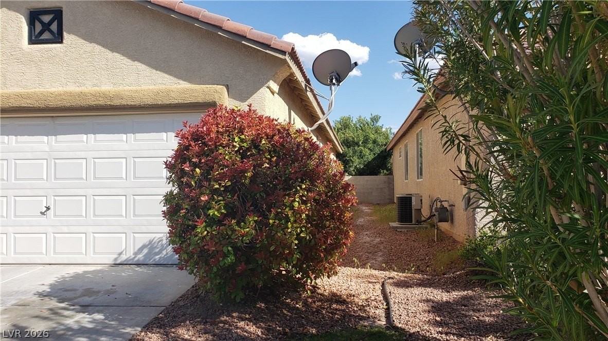 9112 Manalang Rd - Photo 5 of 50