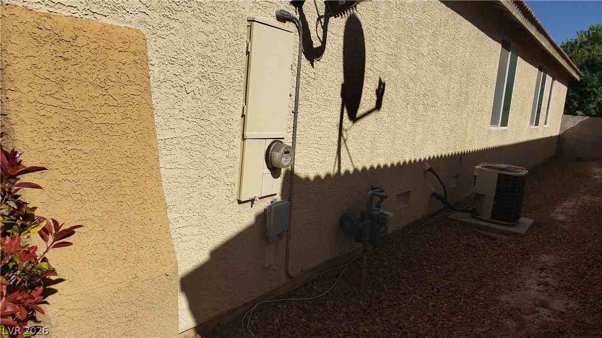 9112 Manalang Rd - Photo 6 of 50