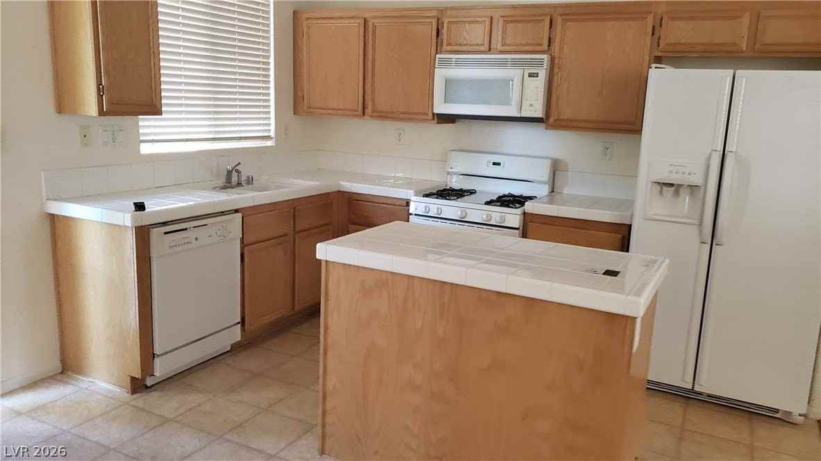 9112 Manalang Rd - Photo 3 of 49