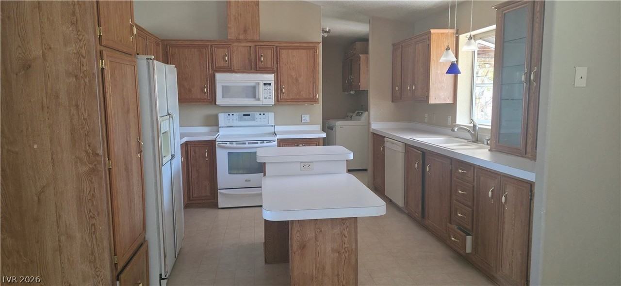 840 E Country Place Rd - Photo 7 of 19