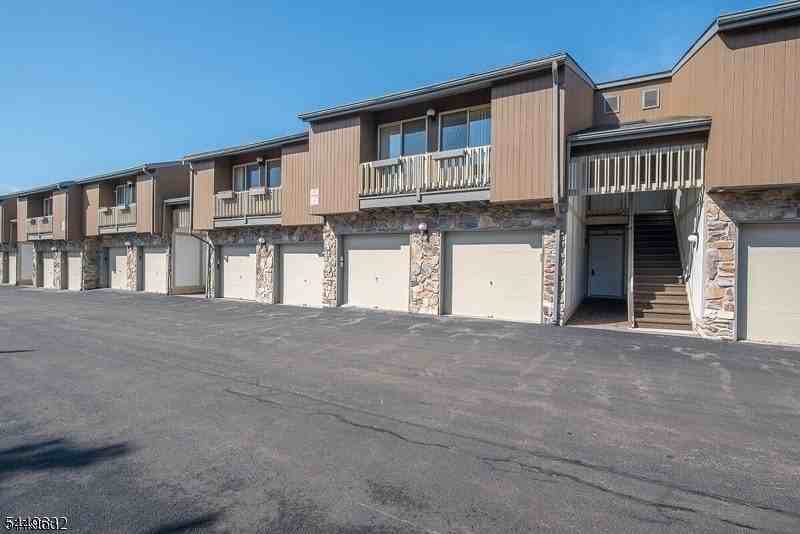 24 Mcchesney Ct - Photo 2 of 18
