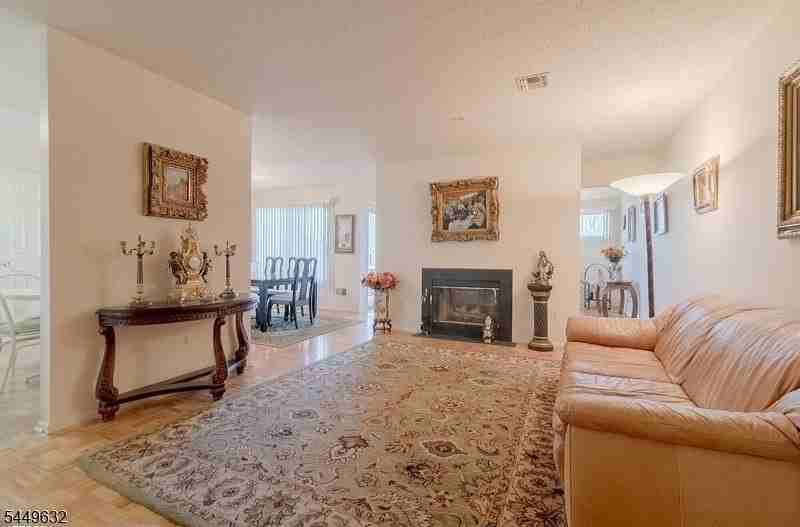 24 Mcchesney Ct - Photo 4 of 18