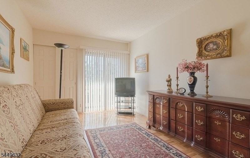 24 Mcchesney Ct - Photo 5 of 18