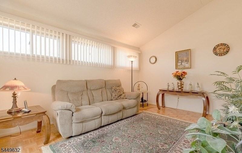 24 Mcchesney Ct - Photo 6 of 18