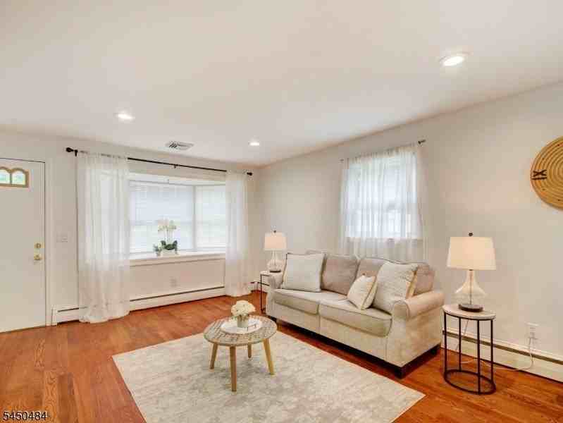 111 Boonton Ave - Photo 3 of 26
