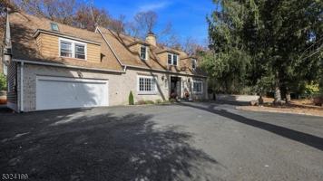 featured image of 89 East Dr
