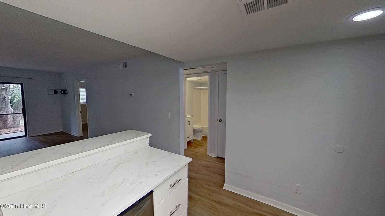 4305 Holly Tree Rd - Photo 7 of 19