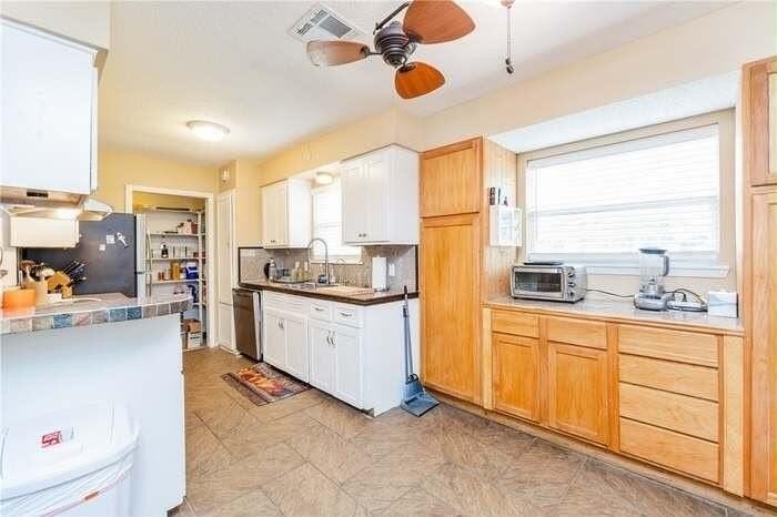 3173 Baybrook Dr - Photo 7 of 16