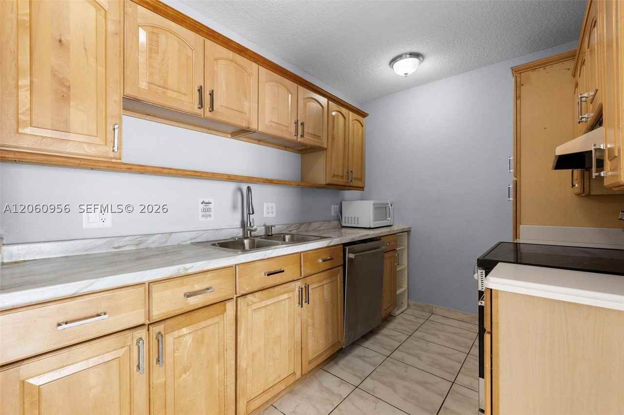 2028 Sw 103rd Ct #2028 - Photo 3 of 30