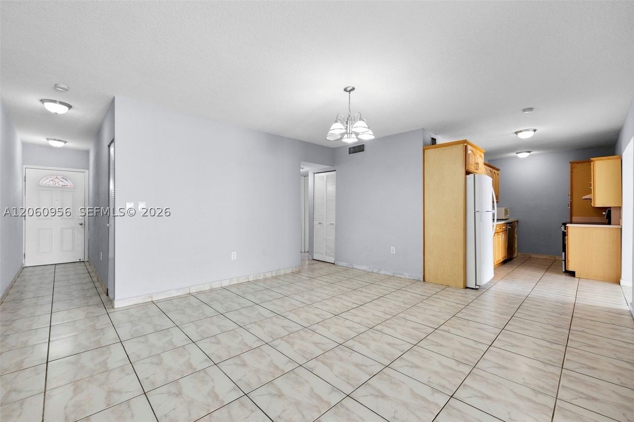 2028 Sw 103rd Ct #2028 - Photo 6 of 30