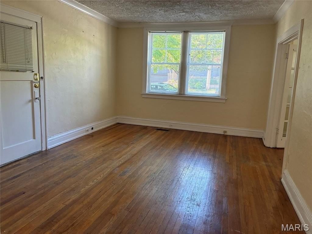 7511 Pershing Ave - Photo 2 of 9