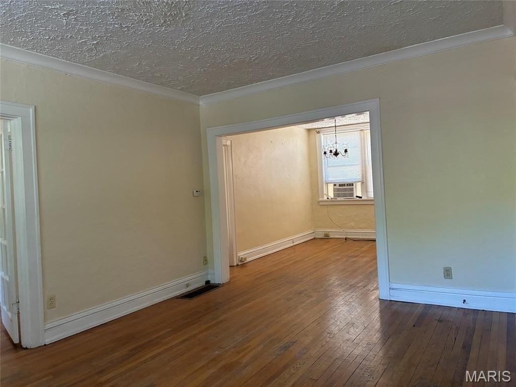 7511 Pershing Ave - Photo 3 of 9