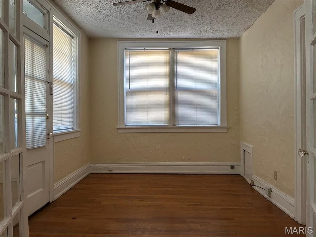 7511 Pershing Ave - Photo 4 of 9