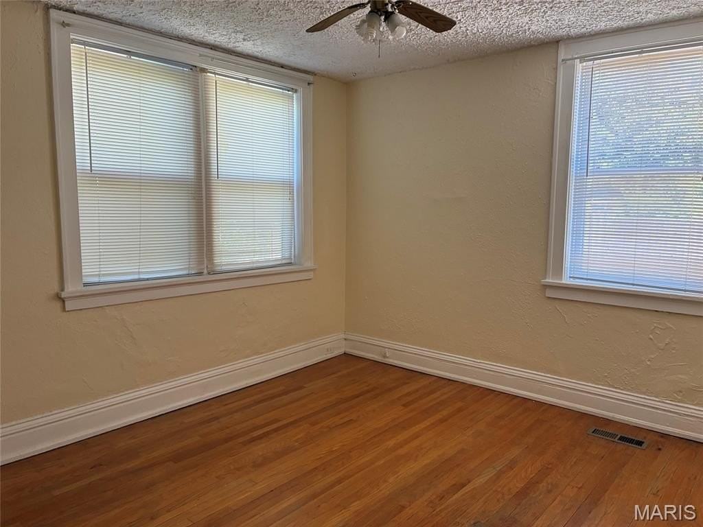 7511 Pershing Ave - Photo 5 of 9
