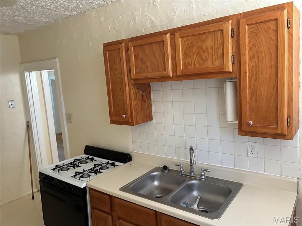 7511 Pershing Ave - Photo 7 of 9