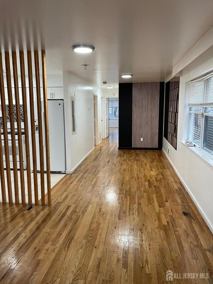 1089 Magnolia Ave - Photo 3 of 12