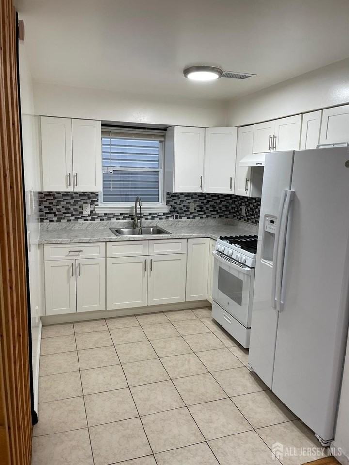 1089 Magnolia Ave - Photo 5 of 12