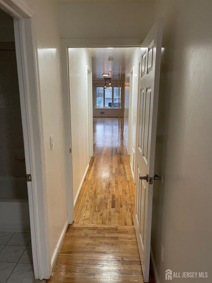 1089 Magnolia Ave - Photo 7 of 12