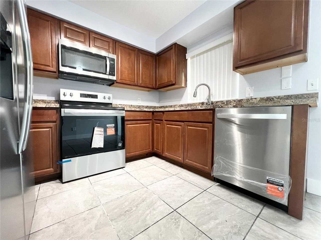 11340 Cardiff Dr - Photo 4 of 50