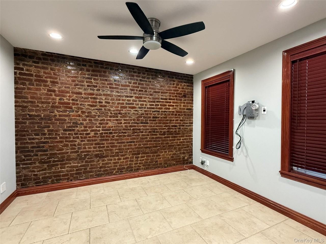6194 Grove St - Photo 2 of 12