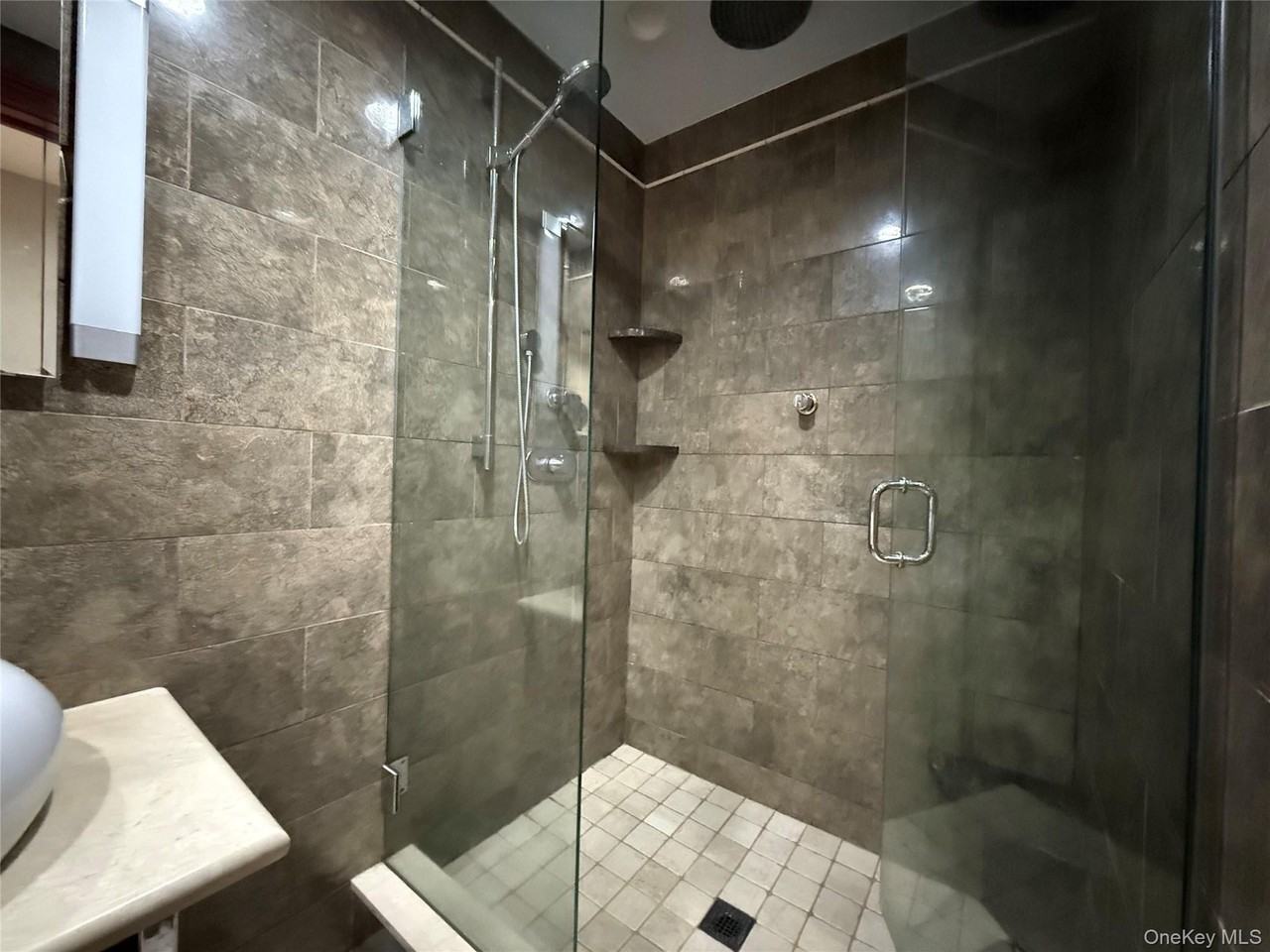 6194 Grove St - Photo 5 of 12
