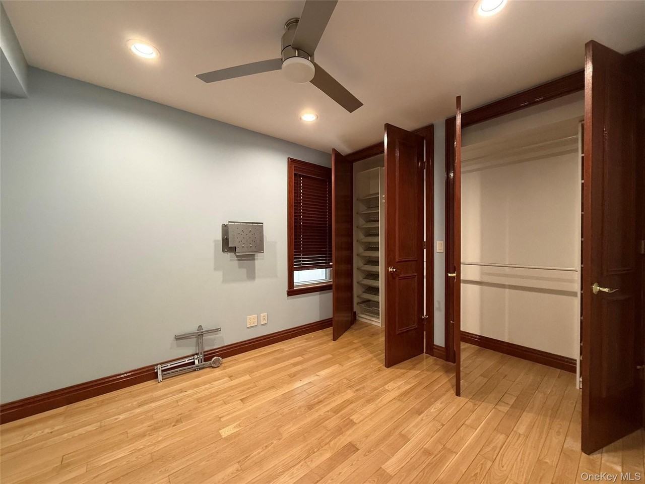 6194 Grove St - Photo 6 of 12