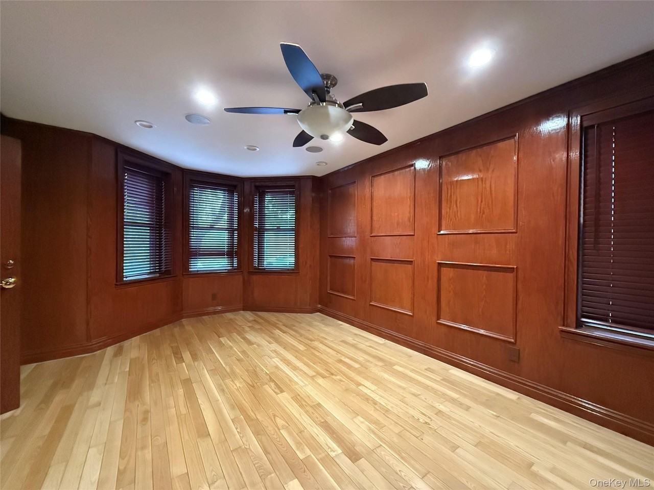 6194 Grove St - Photo 7 of 12