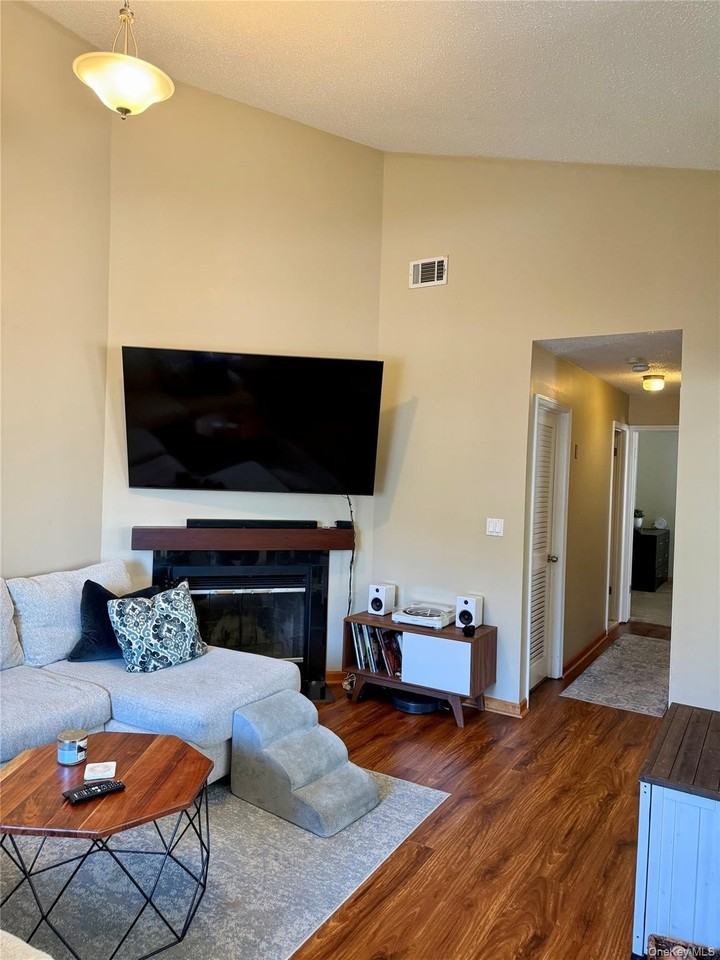 4013 Whispering Hls - Photo 3 of 14