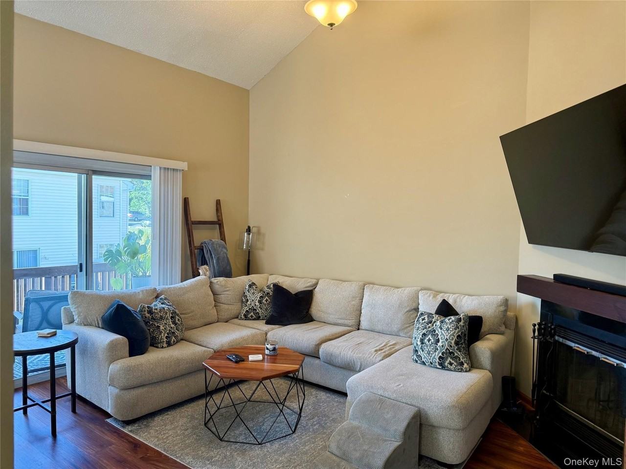 4013 Whispering Hls - Photo 4 of 14