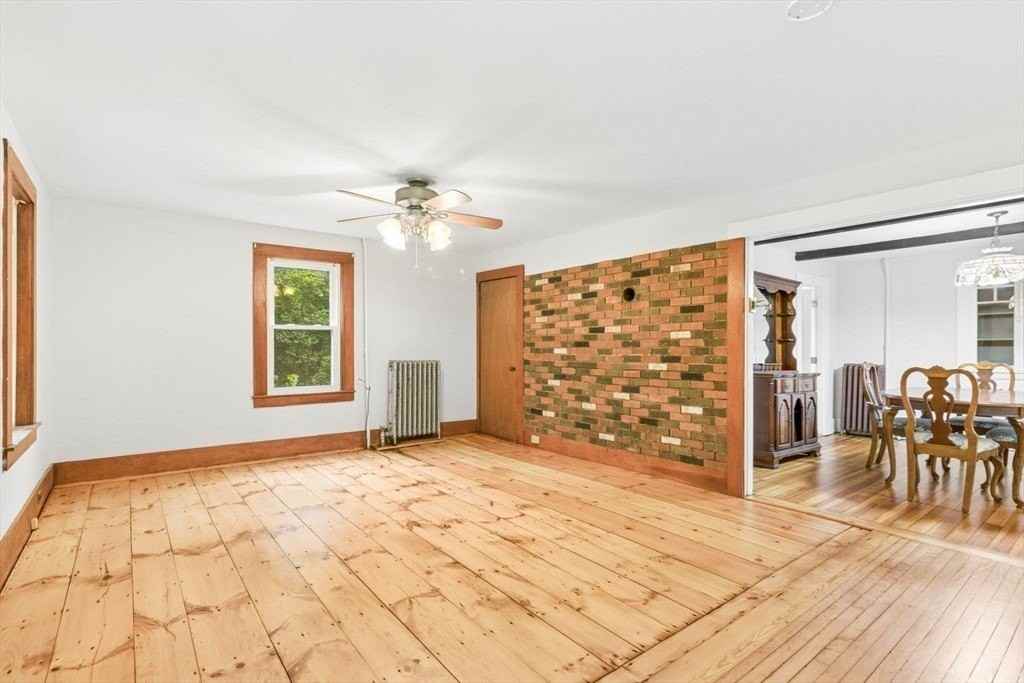 62 Glendale St - Photo 6 of 40