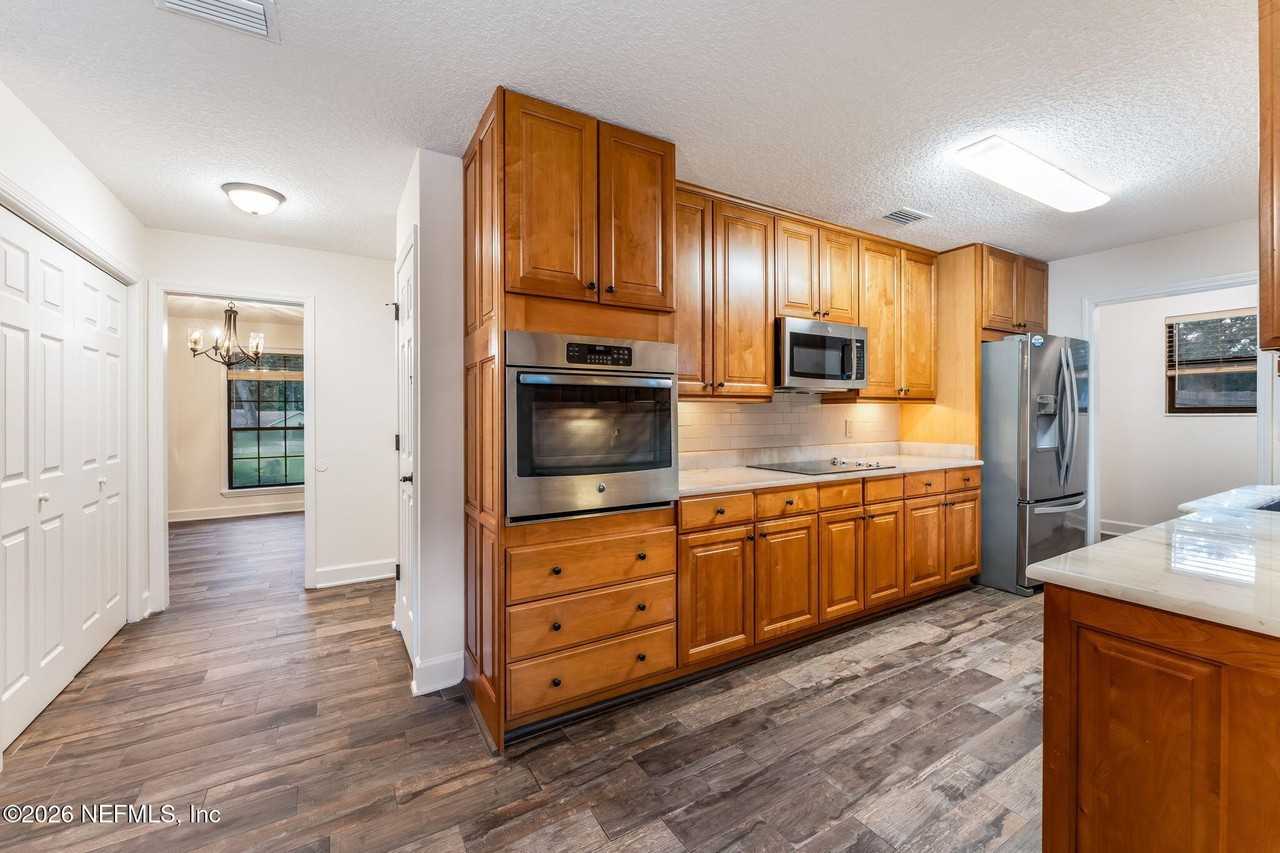 13926 Spanish Marsh Ct - Photo 7 of 28