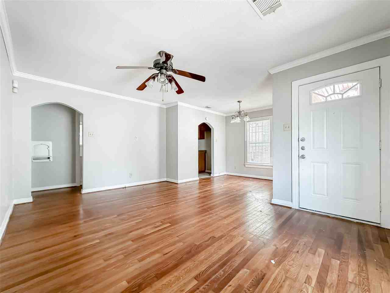 6340 Parkdale Dr - Photo 4 of 19